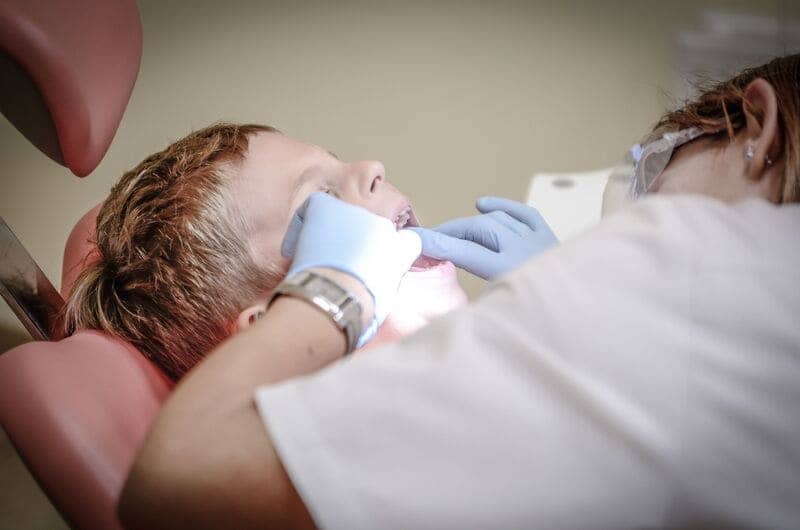 Como abrir um consultório odontológico paciente em procedimento odontológico