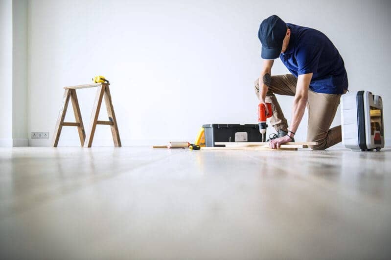 como abrir uma empresa para prestadores de serviços profissional de construção civil furando madeira